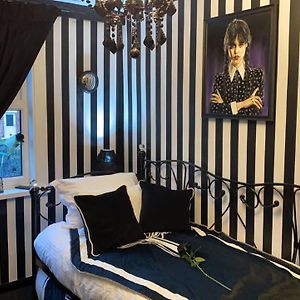 Wednesday'S Family Rooms